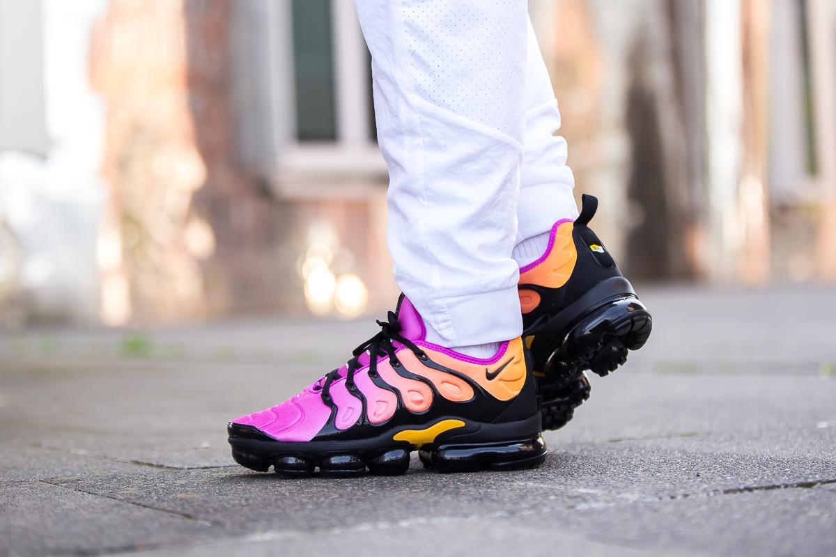 nike-w-air-vapormax-plus-black